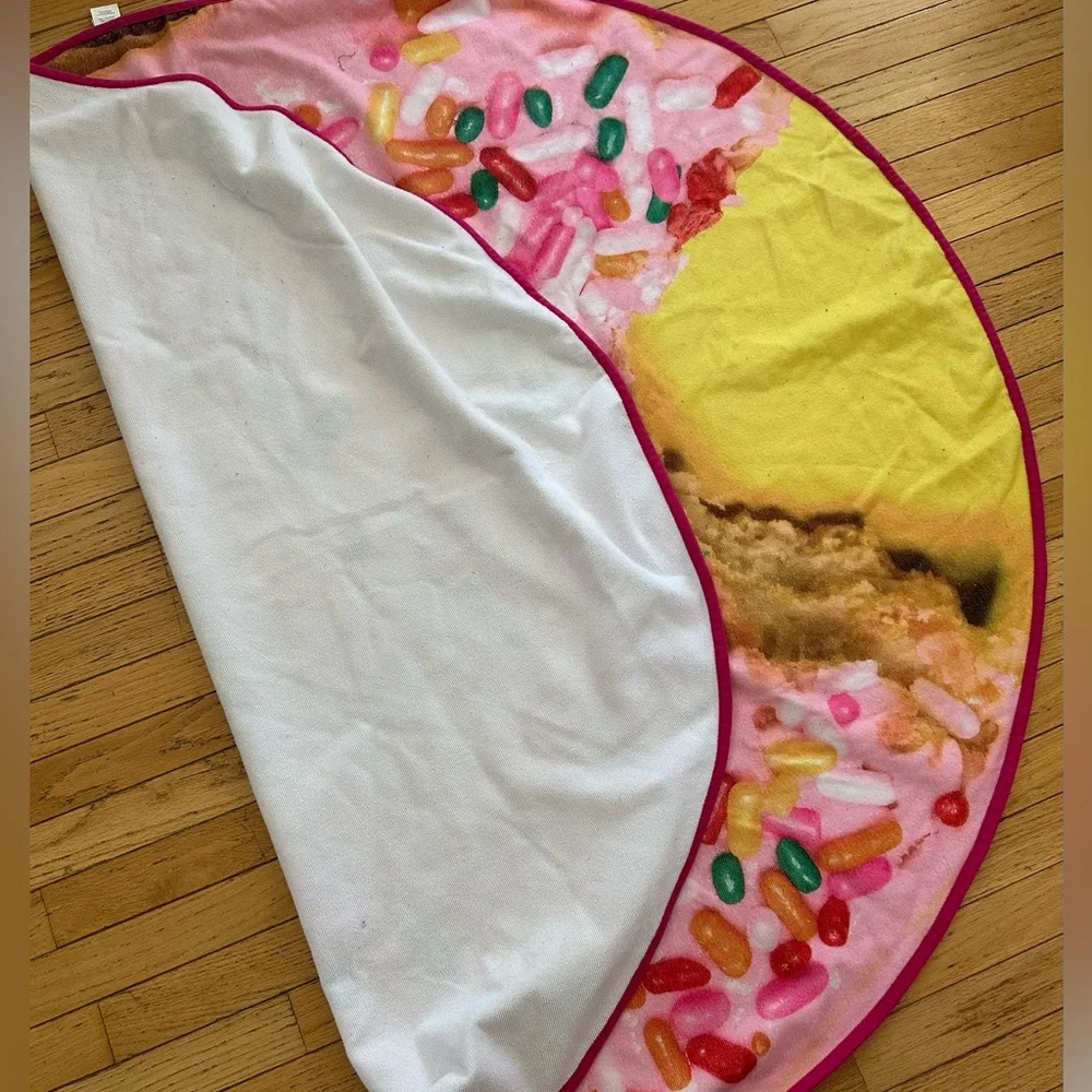 Round pool beach towel pink‎ donut & colorful sprinkles design 58” diameter
